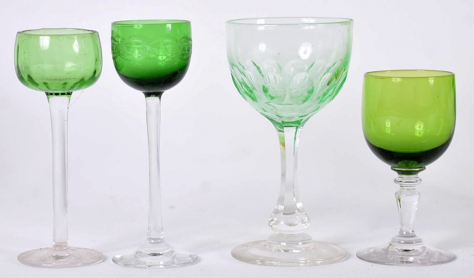 Vinte e cinco cálices de pé alto em cristal e vidro de diferentes... - foto 3 de 3