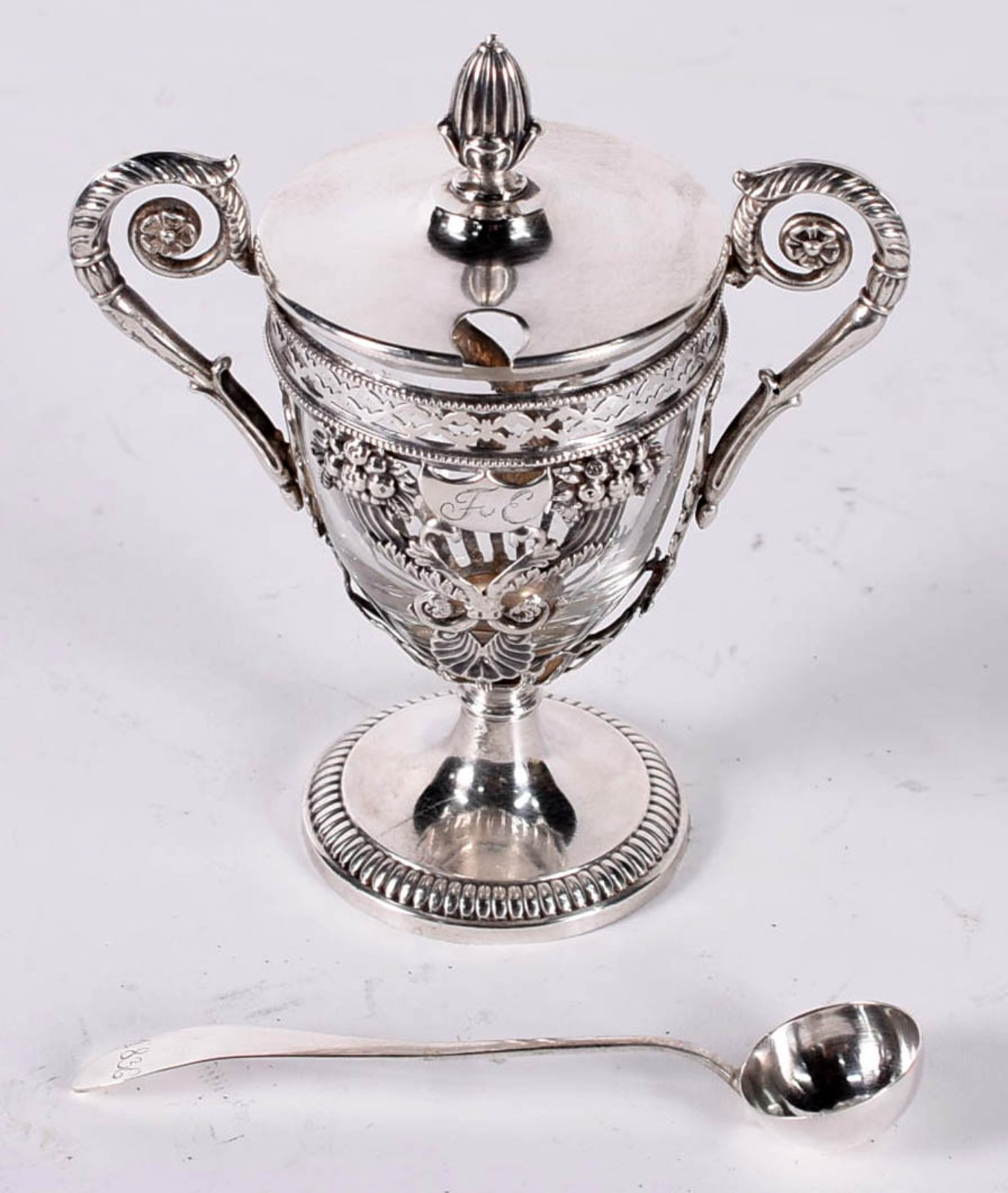 Açucareiro de prata de lei, interior com recipiente de cristal e... - foto 1 de 6