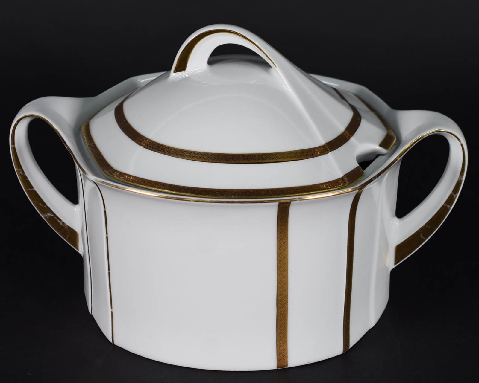 Grande molheira de porcelana Bavaria, branca com frisos dourados. - foto 1 de 5
