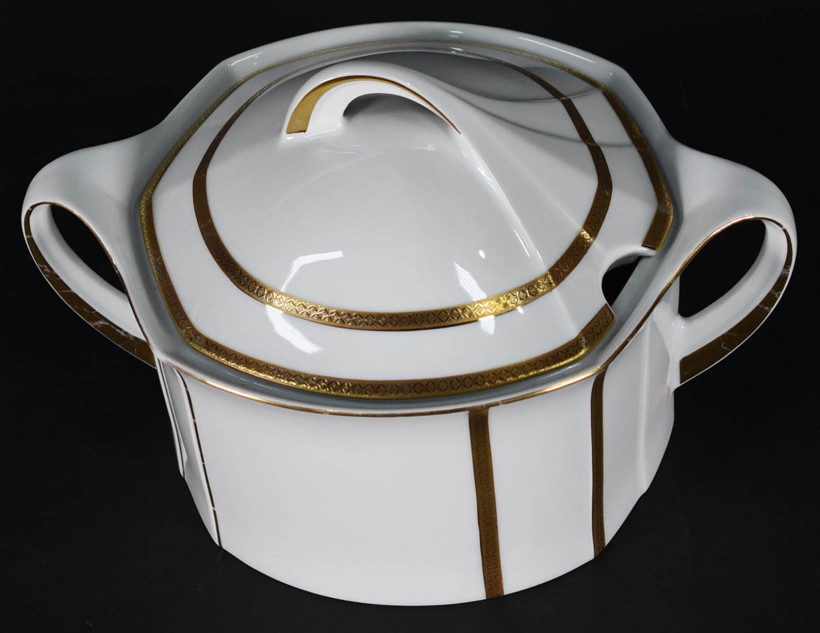 Grande molheira de porcelana Bavaria, branca com frisos dourados. - foto 2 de 5
