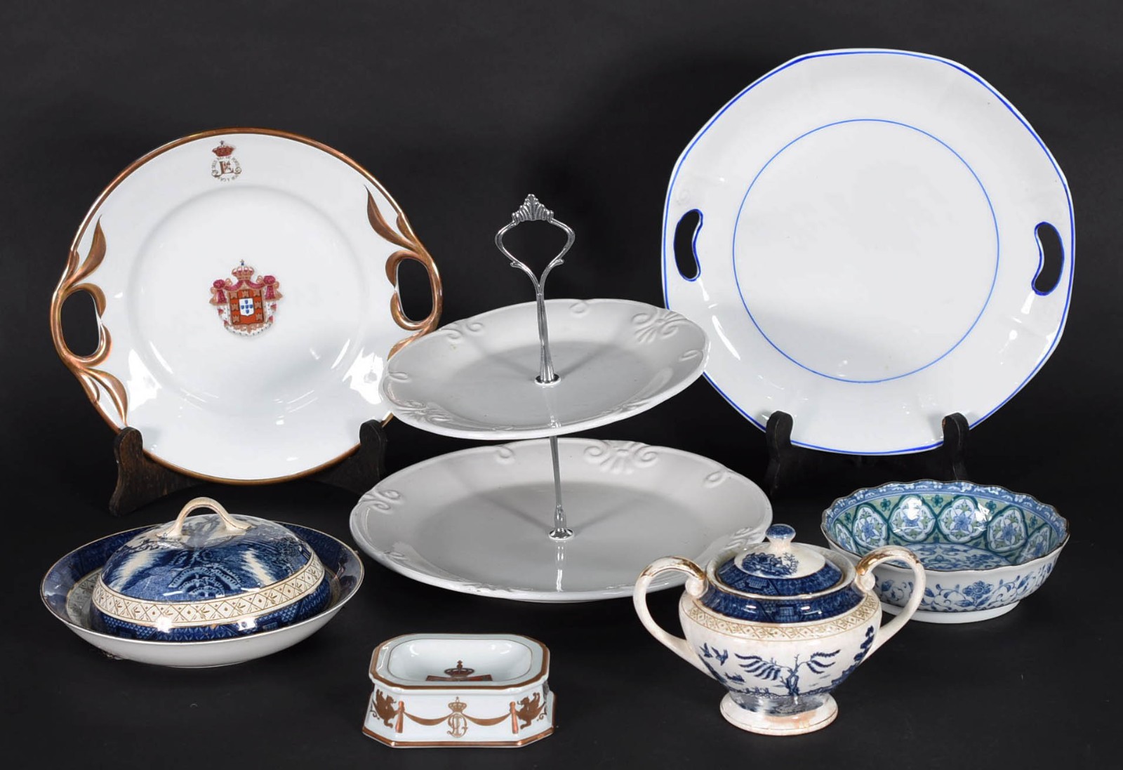 Sete peças diversas de porcelana. - foto 1 de 10