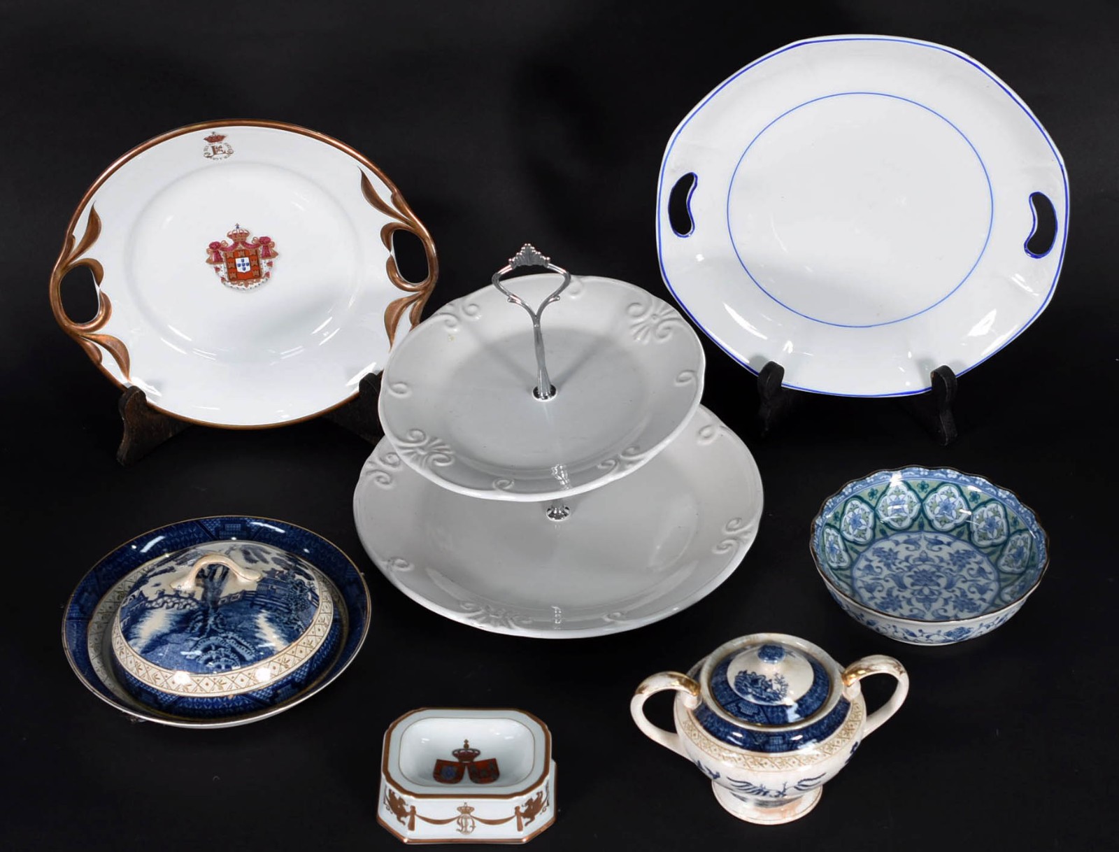 Sete peças diversas de porcelana. - foto 2 de 10