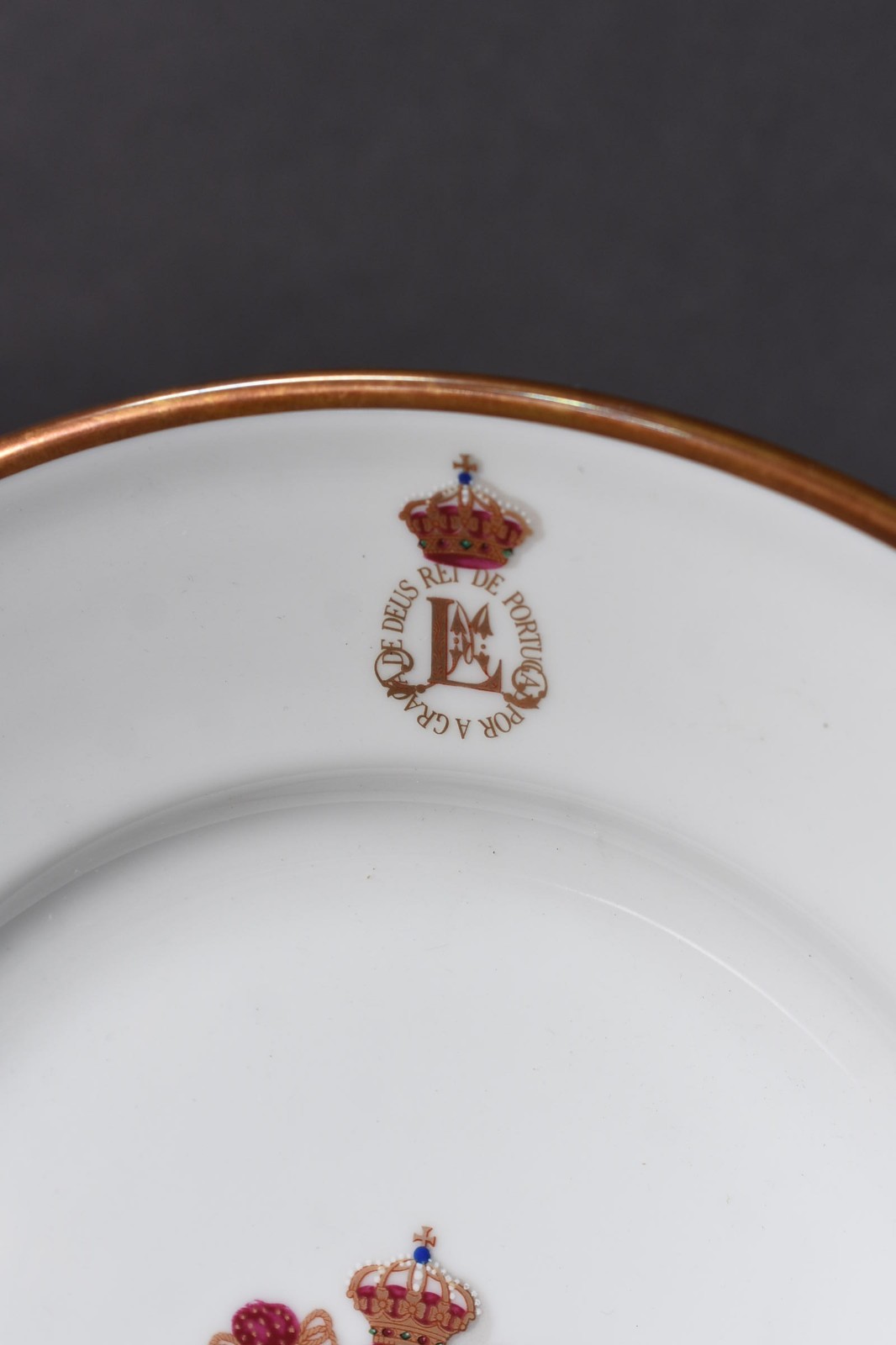 Sete peças diversas de porcelana. - foto 9 de 10