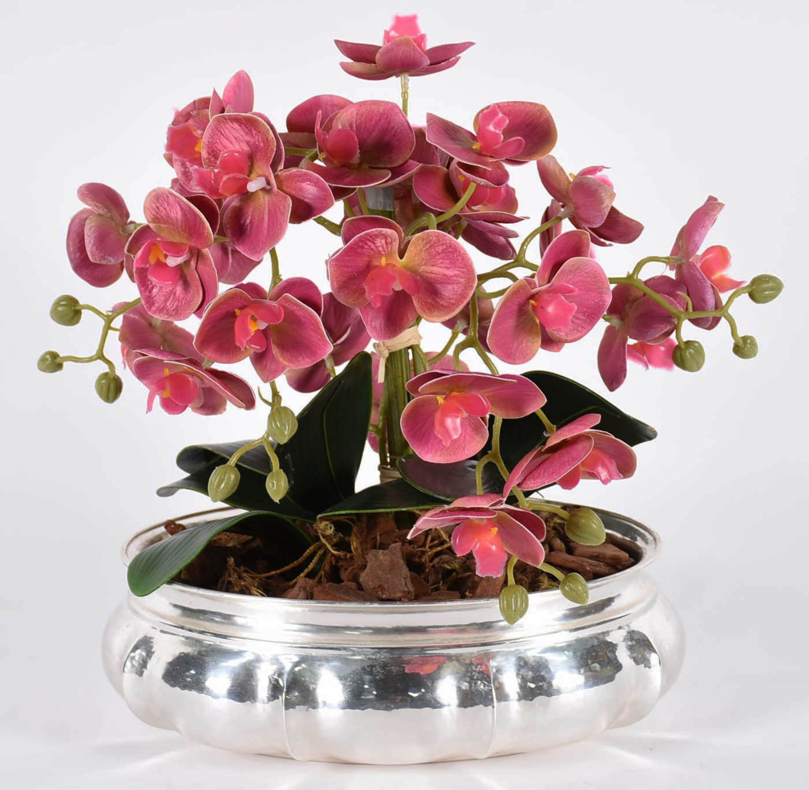 Cachepot com banho de prata com composição de orquídeas permanentes. - foto 1 de 3