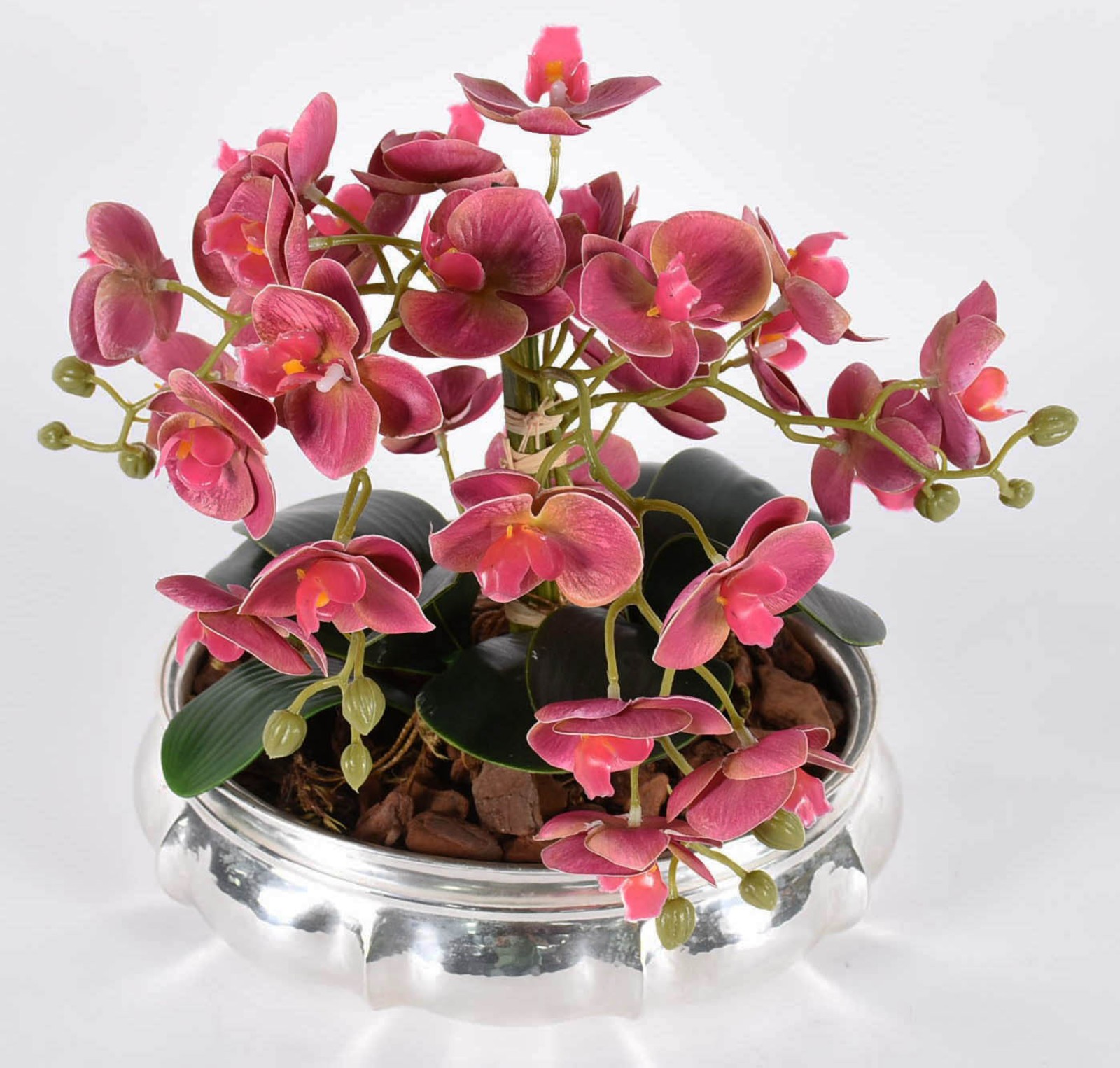 Cachepot com banho de prata com composição de orquídeas permanentes. - foto 2 de 3