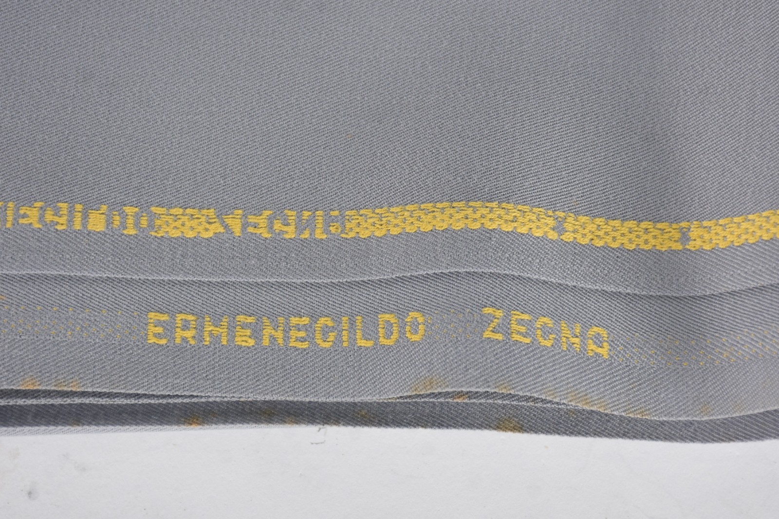 Dois cortes de tecido para terno de HERMENEGILDO ZEGNA e outro... - foto 5 de 7