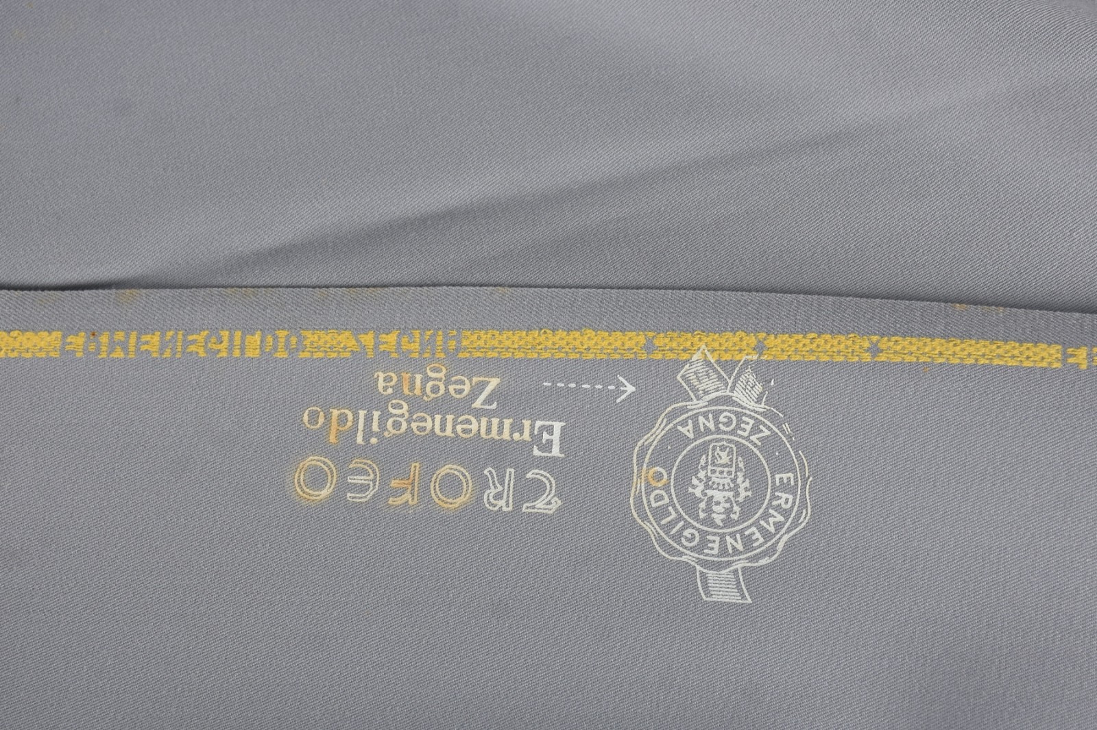 Dois cortes de tecido para terno de HERMENEGILDO ZEGNA e outro... - foto 7 de 7