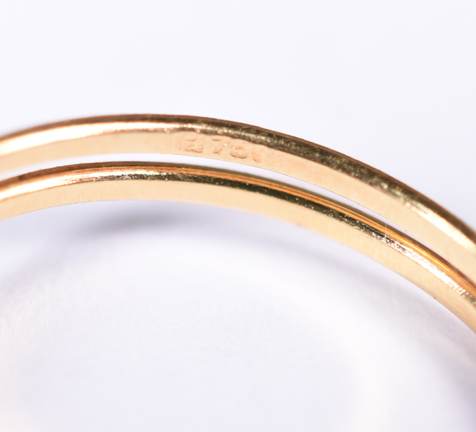 Anel de ouro amarelo 18 k com 9 brilhantes e esmeralda, aro 14 (Por... - foto 3 de 4