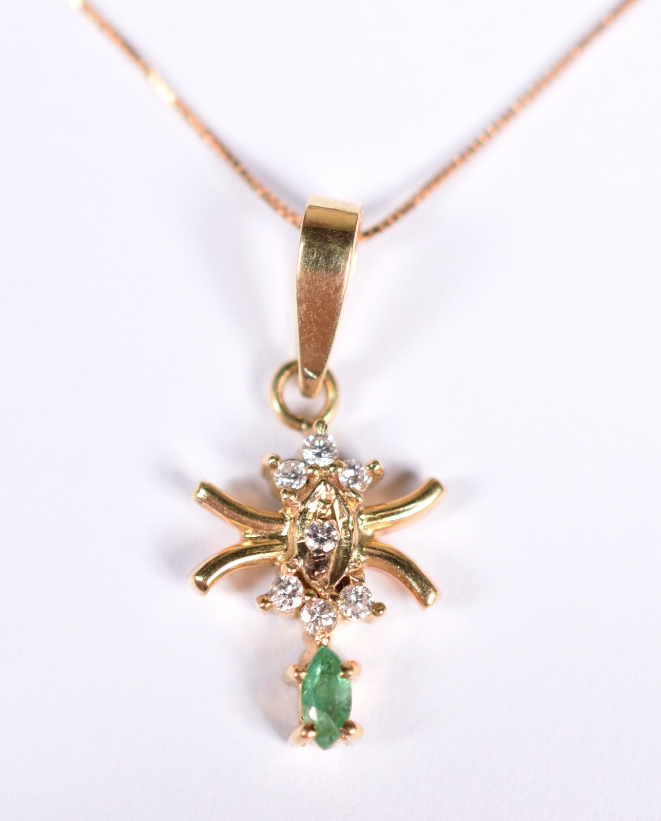 Gargantilha de ouro 18 k contraste 750, pingente com brilhantes e... - foto 1 de 4