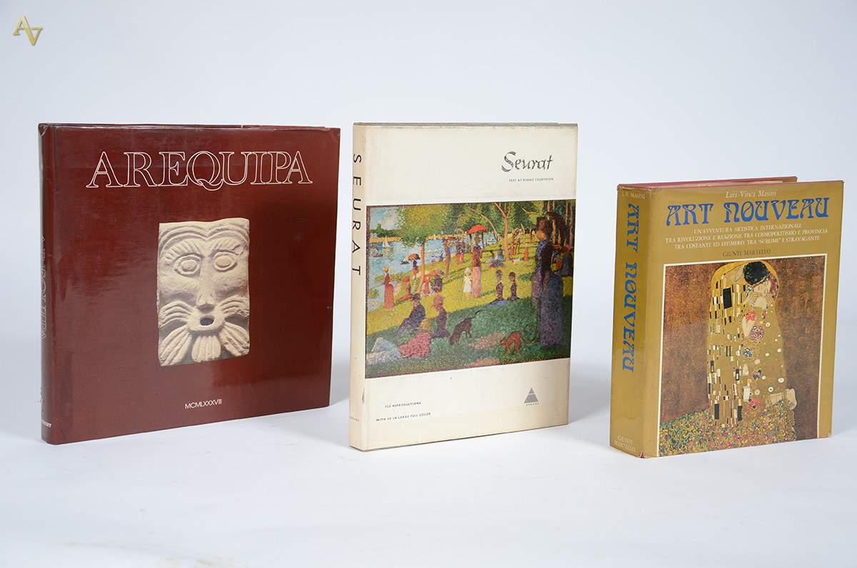 Tres livros diversos: a) SEURAT - b) Art Nouveau - c) Arequipa