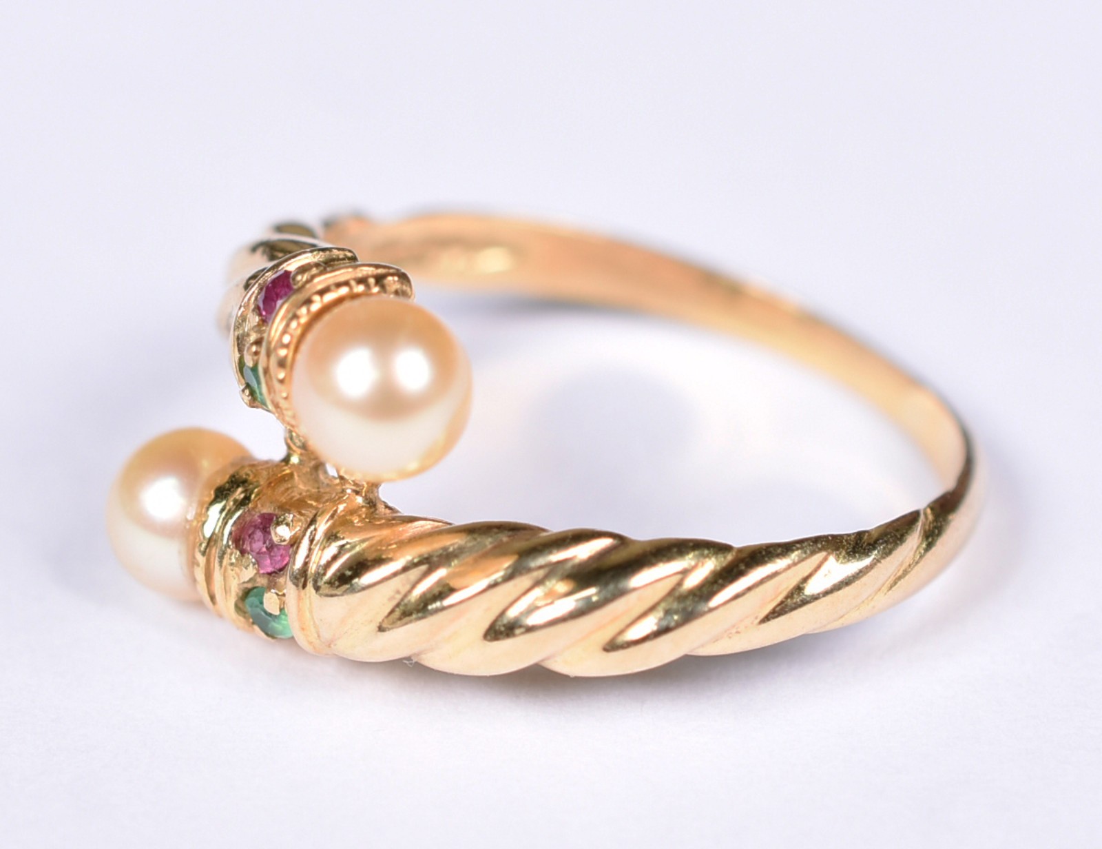 Anel de ouro 18 k, contraste 750 com perolas, esmeraldas e rubis, aro... - foto 2 de 4