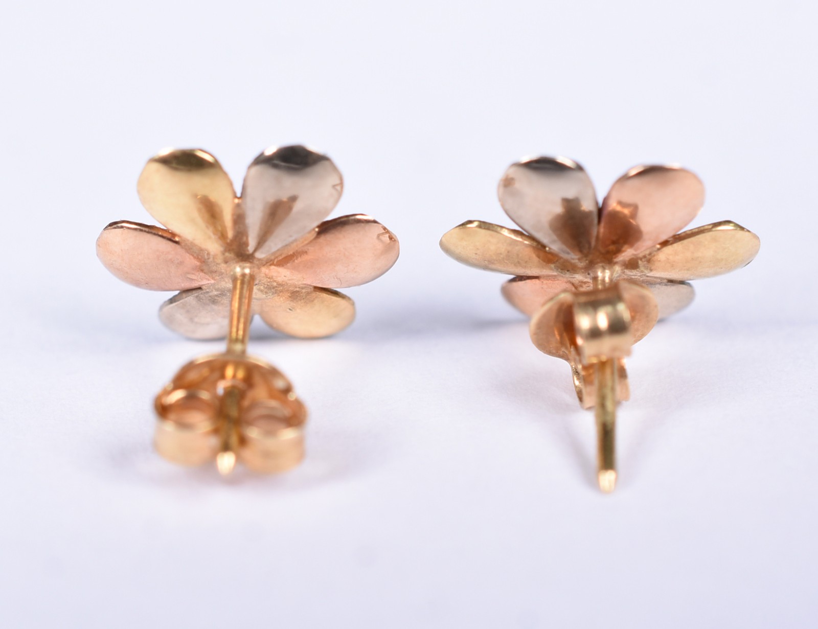 Par de brincos de ouro 18 k feitio flor (Por motivos de segurança a... - foto 2 de 3