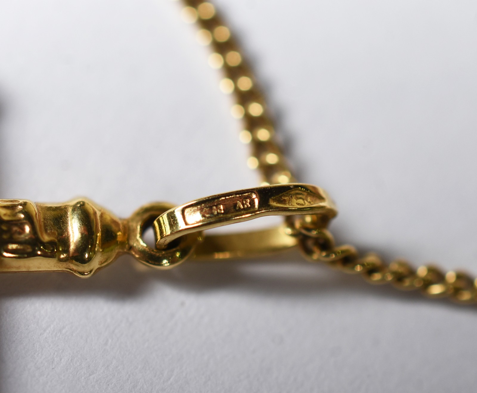 Gargantilha de ouro 18 k, com pingente feitio crucifixo (Por motivos... - foto 5 de 6