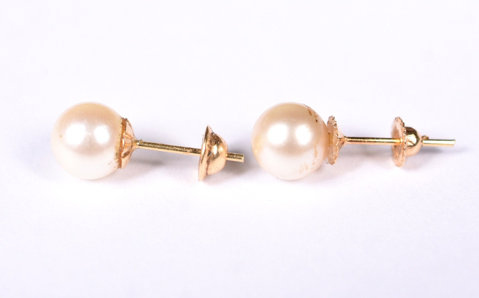 Par de brincos de ouro 18 k e 2 perolas cultivadas (Por motivos de... - foto 2 de 3