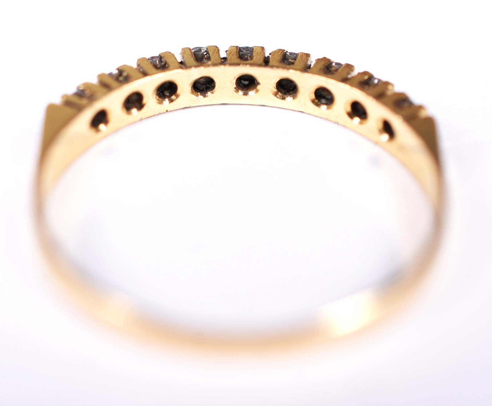 Anel de ouro 18 k com 9 brilhantes de 0,02 total , aro 17 (Por... - foto 4 de 4