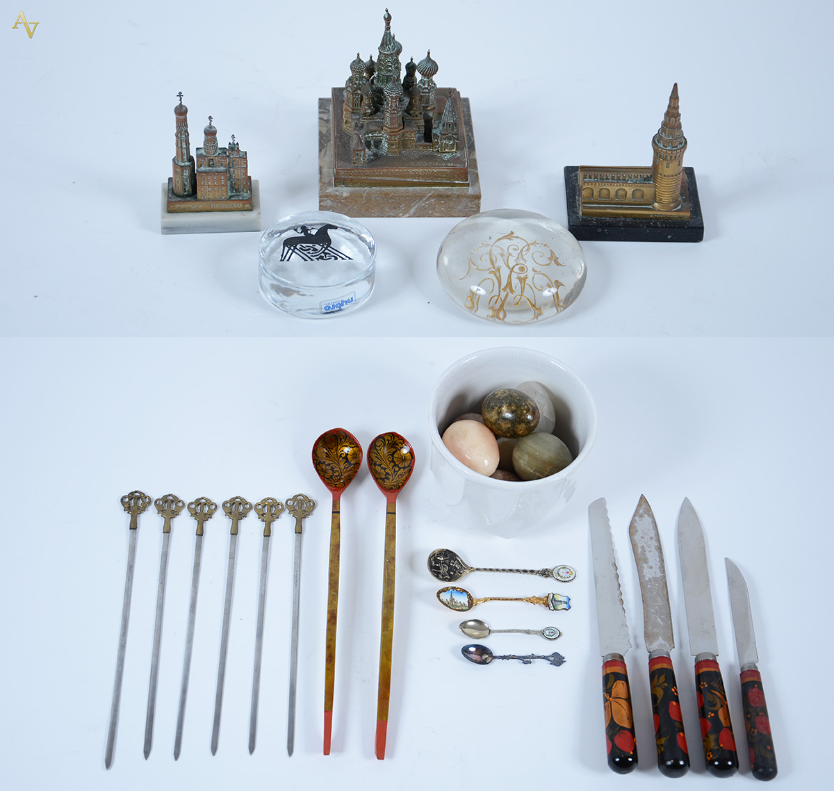 Diversas peças russas - 4 facas , 3 miniaturas de igrejas, 6 espetos... - foto 1 de 4