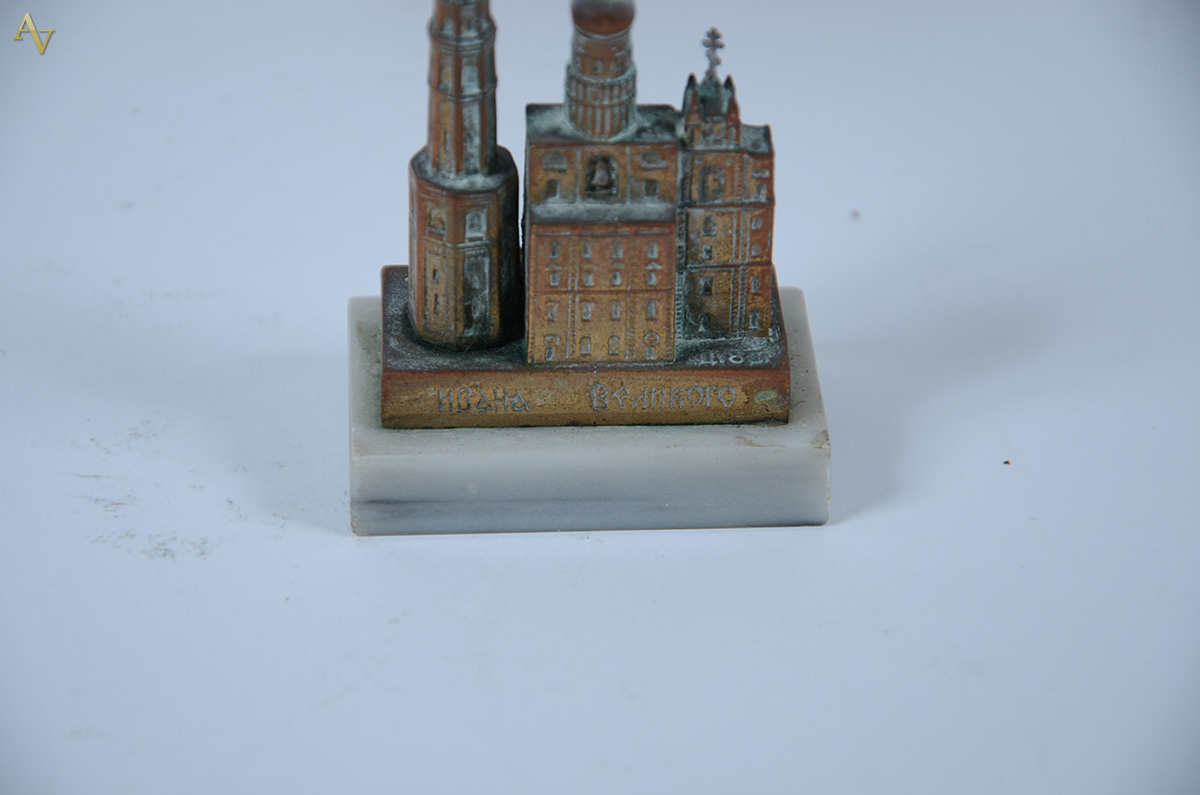 Diversas peças russas - 4 facas , 3 miniaturas de igrejas, 6 espetos... - foto 2 de 4