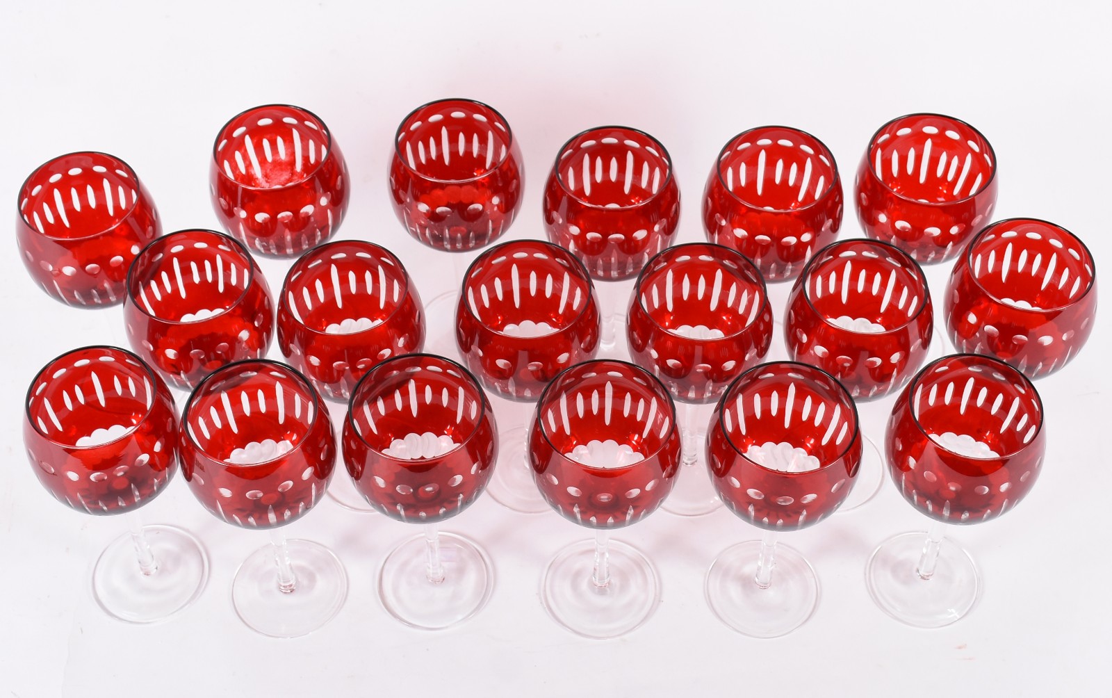 Dezoito taças em demi cristal doublé rubi lapidado. - foto 2 de 4