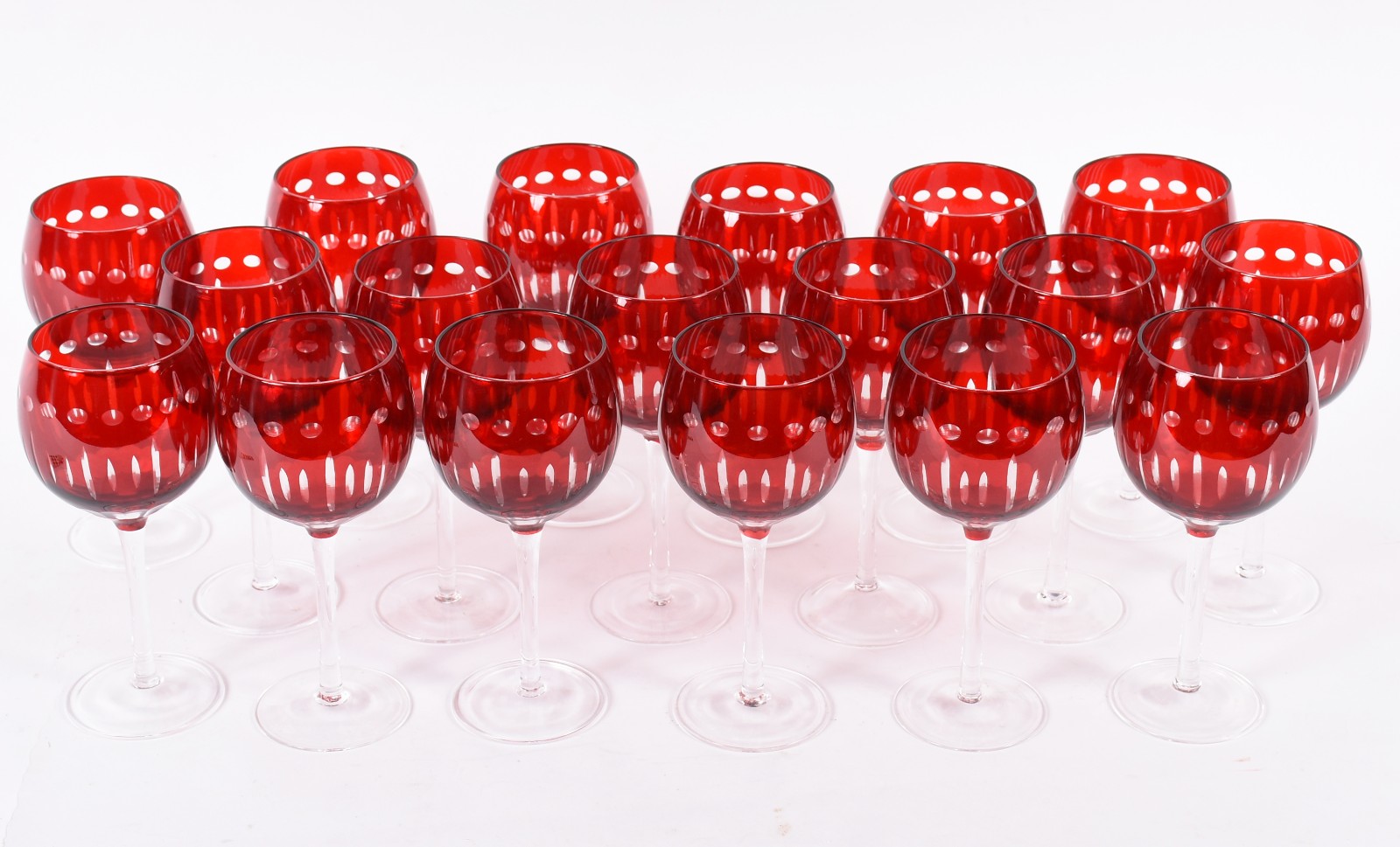Dezoito taças em demi cristal doublé rubi lapidado. - foto 3 de 4