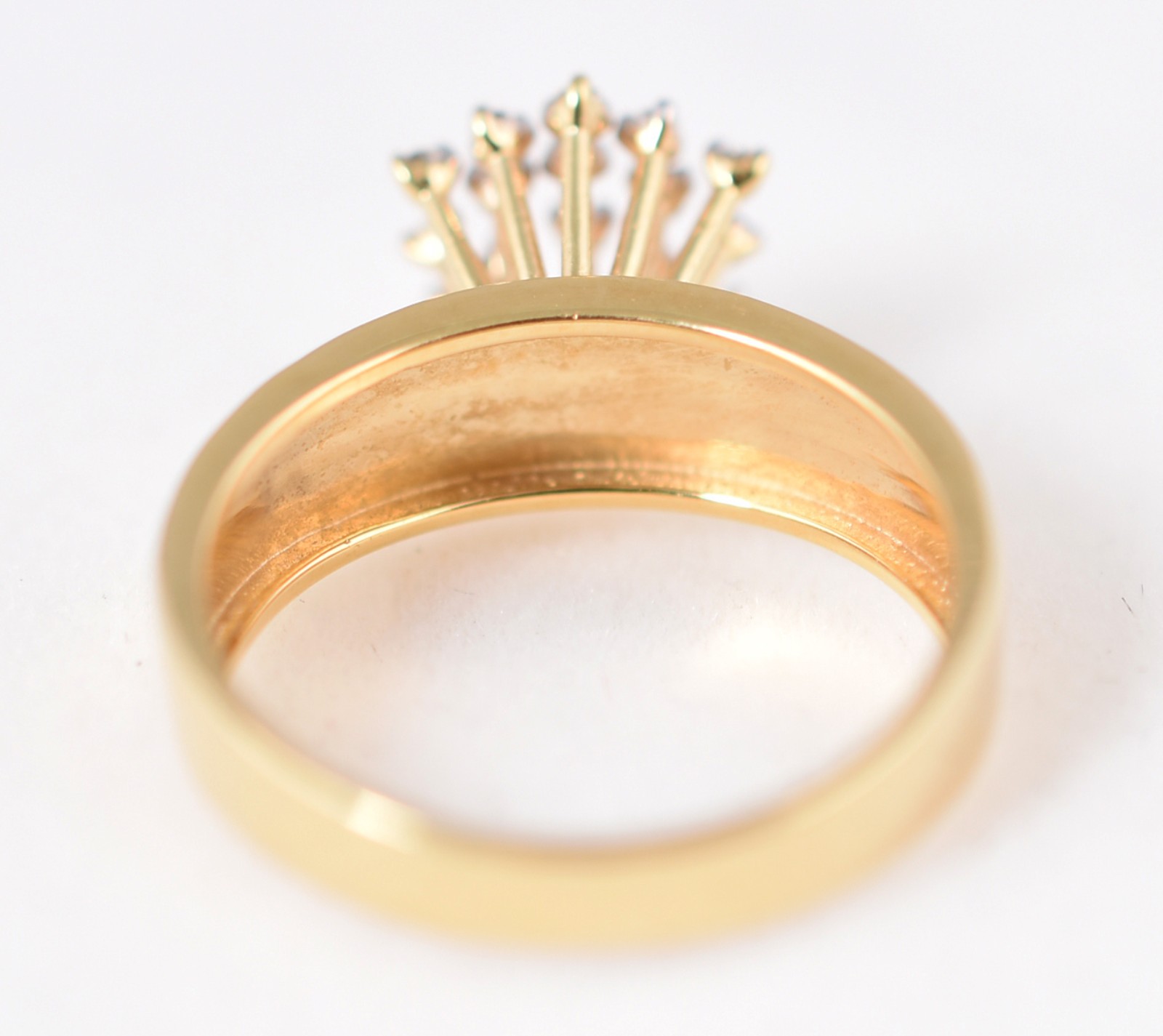 Anel em ouro 18 k contraste 750 mls feitio chuveiro com 19 diamantes... - foto 3 de 4