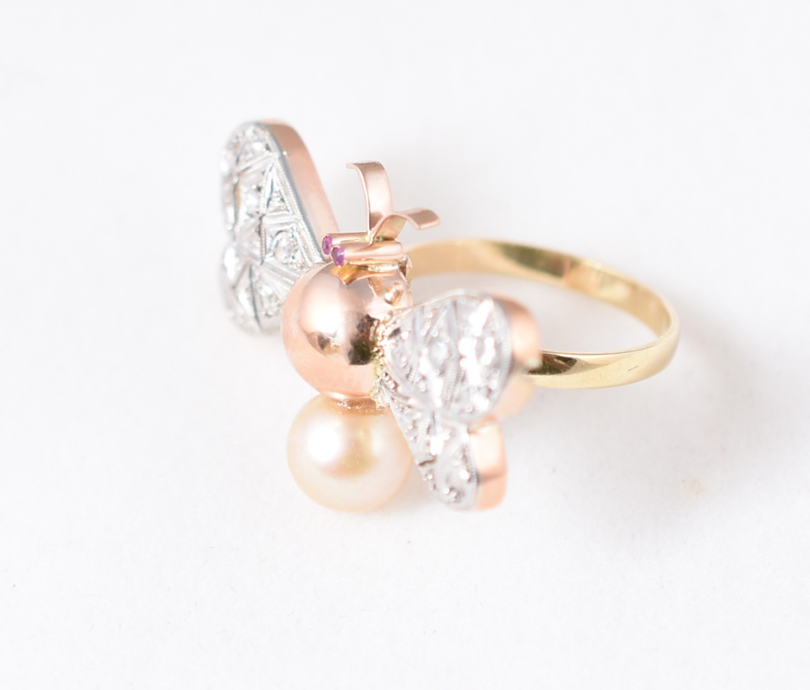 Anel feitio abelha em ouro amarelo e branco 18 k constam diamantes... - foto 4 de 5