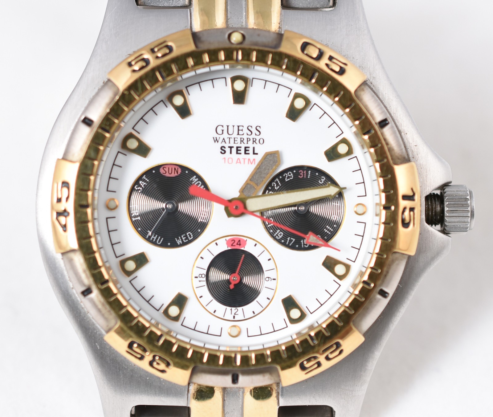 Relógio masculino Guess, pulseira e caixa em aço com detalhes... - foto 1 de 6