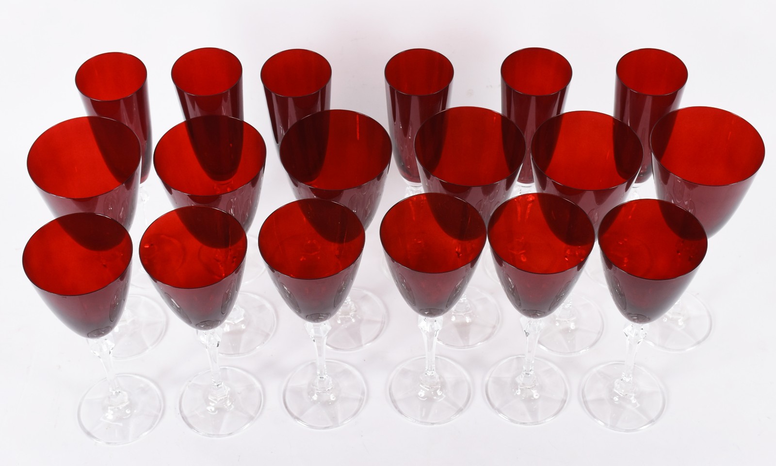 Conjunto de taças de cristal da Bohemia na cor rubi, composto de 6... - foto 2 de 3