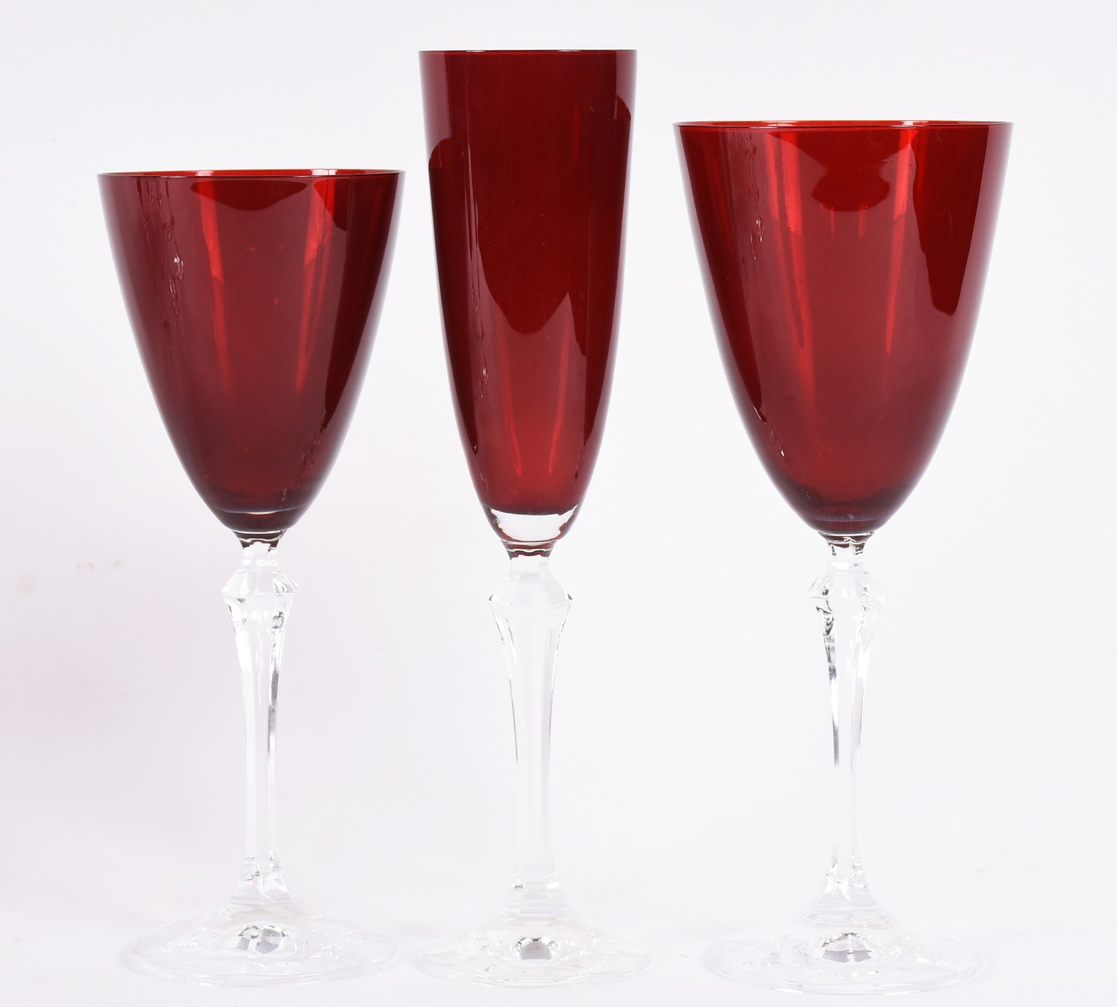Conjunto de taças de cristal da Bohemia na cor rubi, composto de 6... - foto 3 de 3