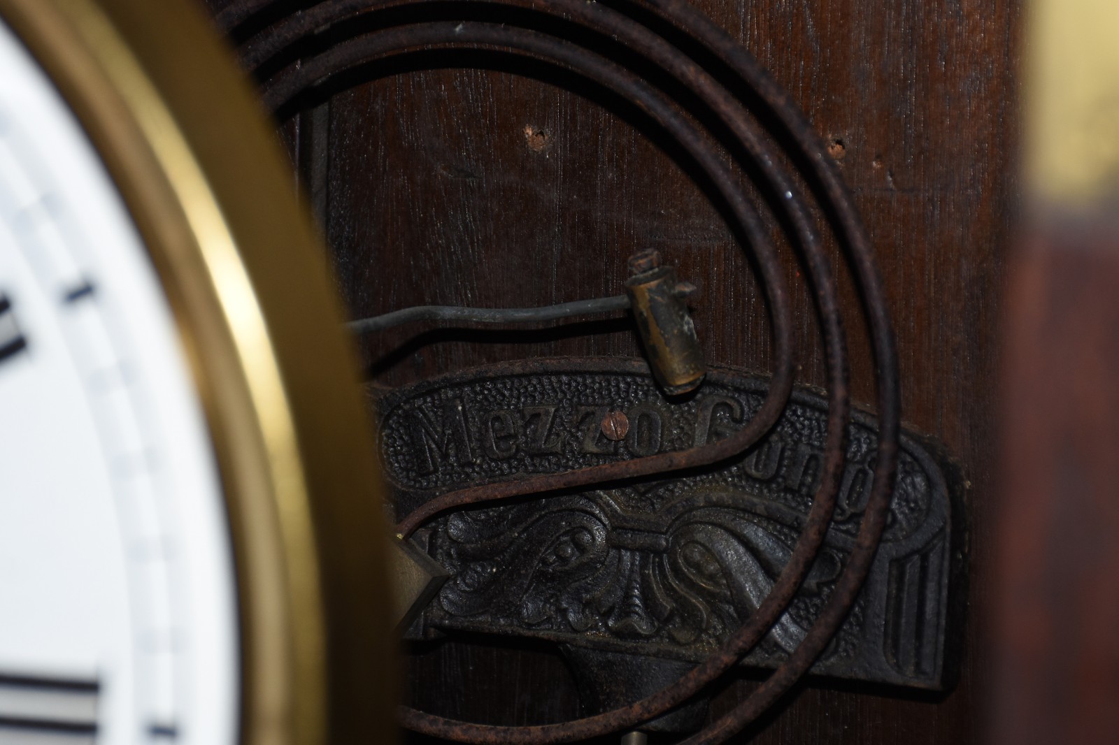 Relógio de coluna alemão MEZZO GONG, mostrador em algarismos romanos... - foto 3 de 7