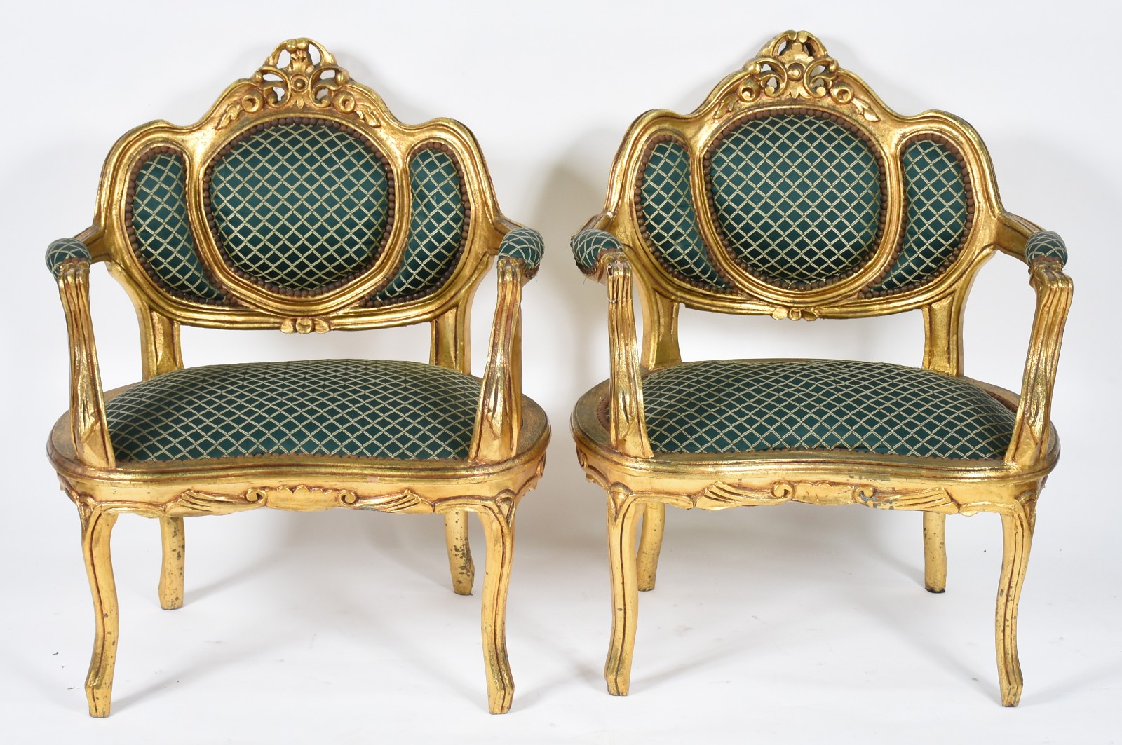 Conjunto de sofá para dois lugares e par de poltronas de madeira... - foto 3 de 6