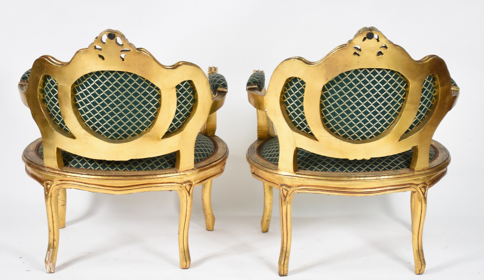 Conjunto de sofá para dois lugares e par de poltronas de madeira... - foto 5 de 6