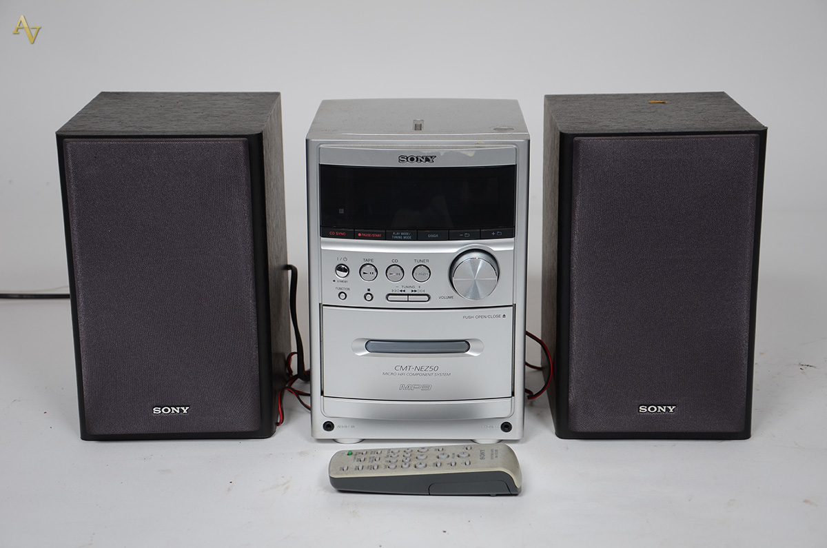 Radio com cassete SONY e 2 caixas.