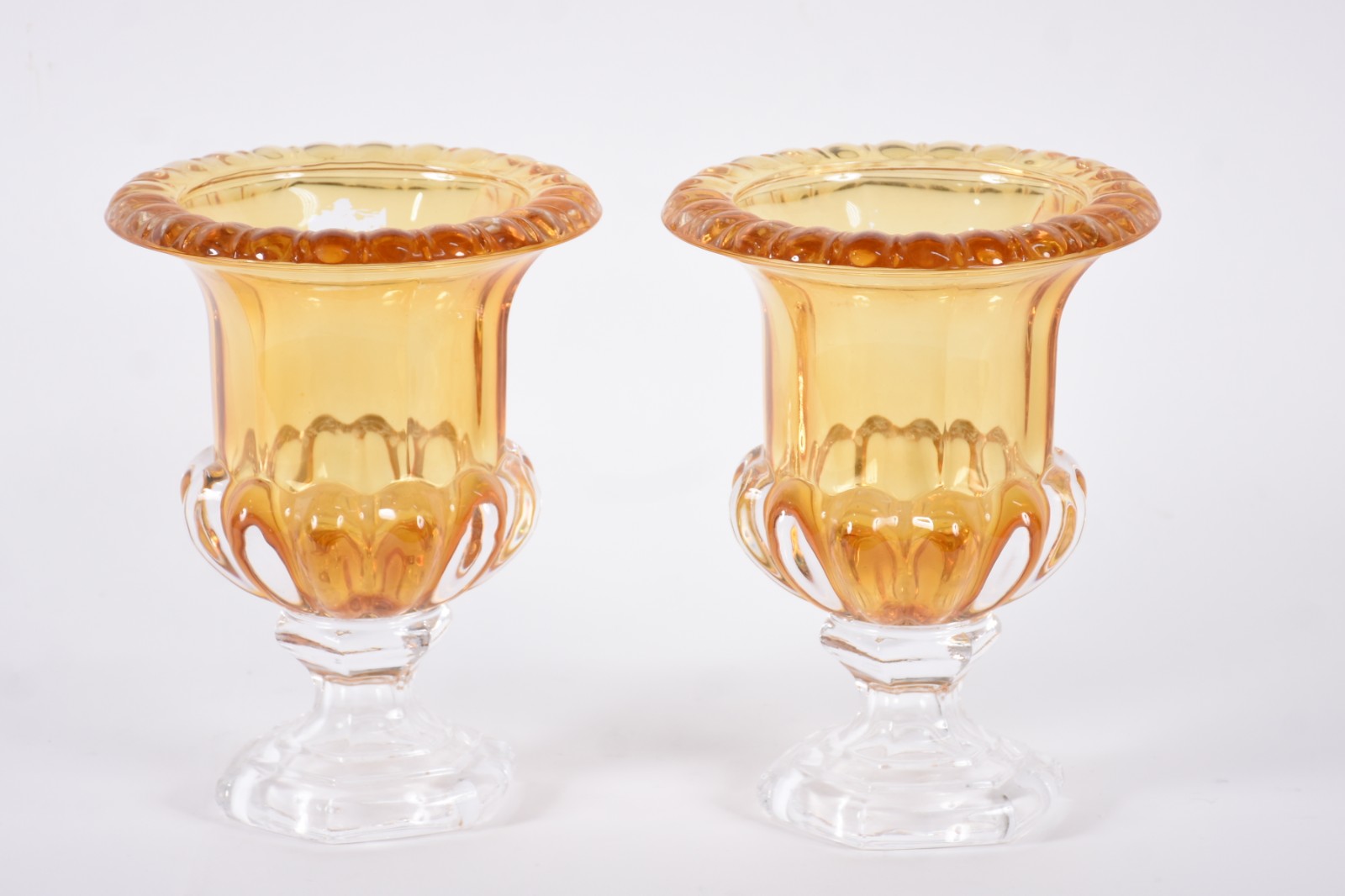 Par de vasos de vidro decorativo na cor laranja. - foto 1 de 9