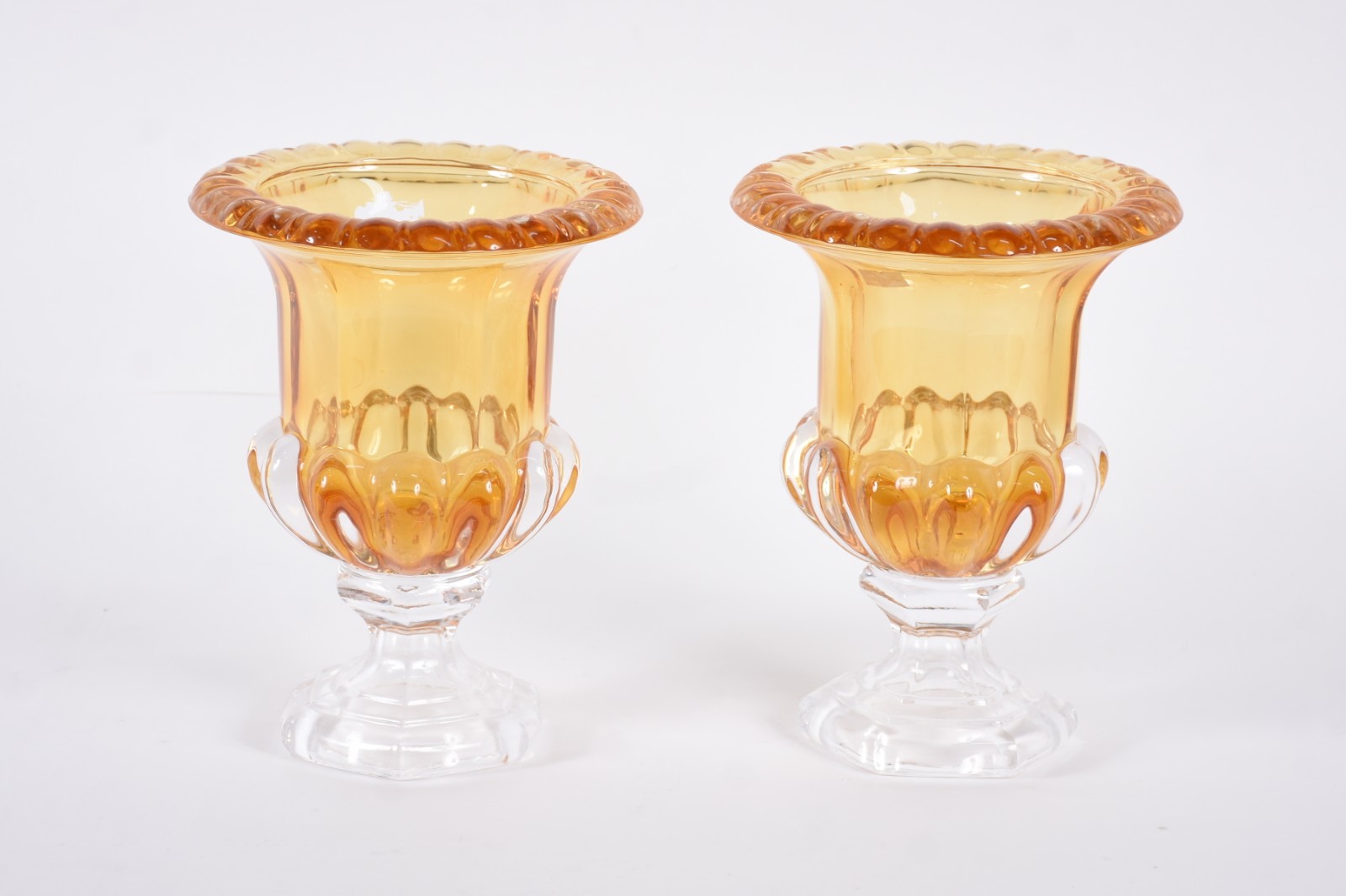Par de vasos de vidro decorativo na cor laranja. - foto 2 de 9