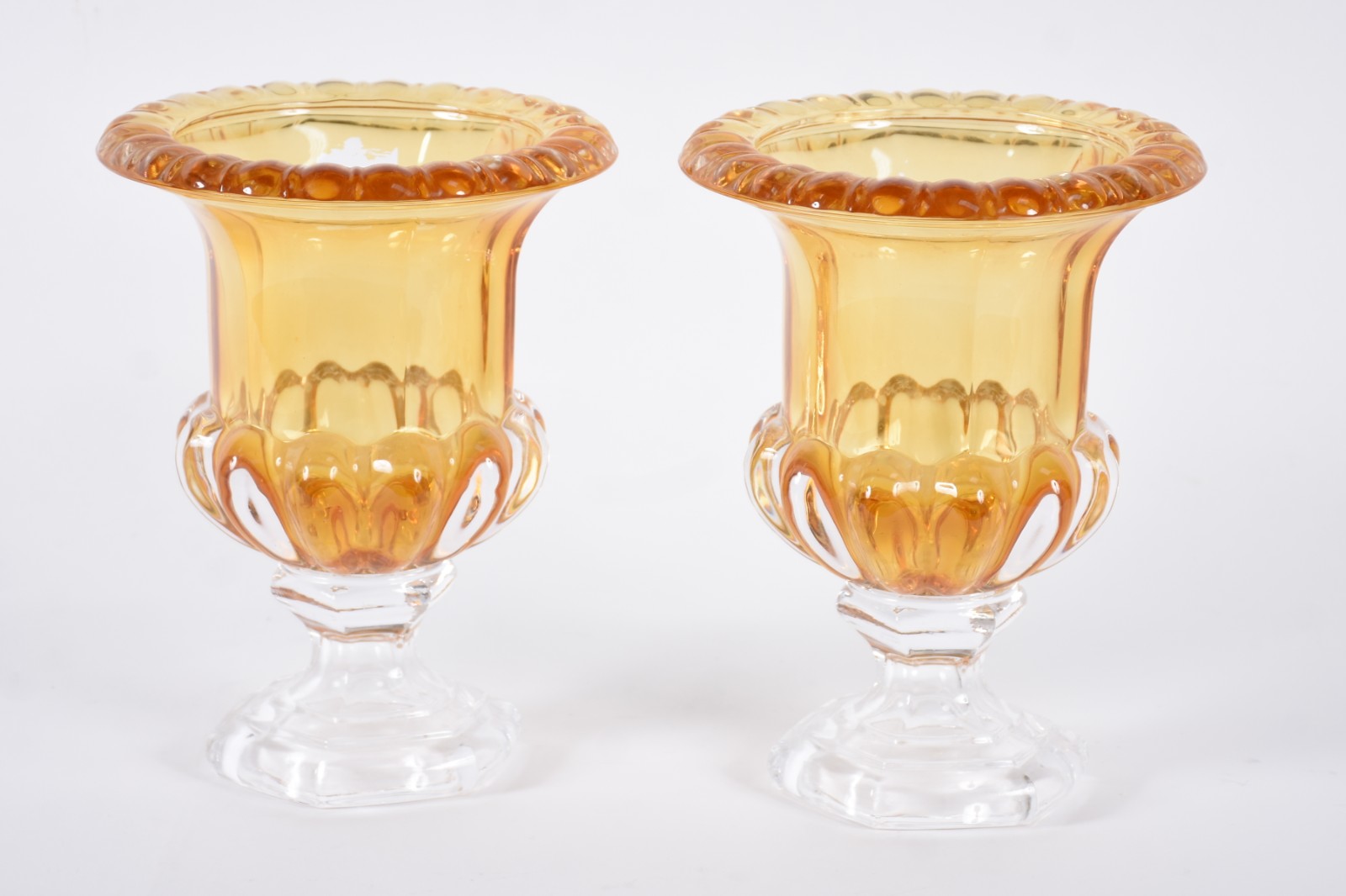 Par de vasos de vidro decorativo na cor laranja. - foto 3 de 9