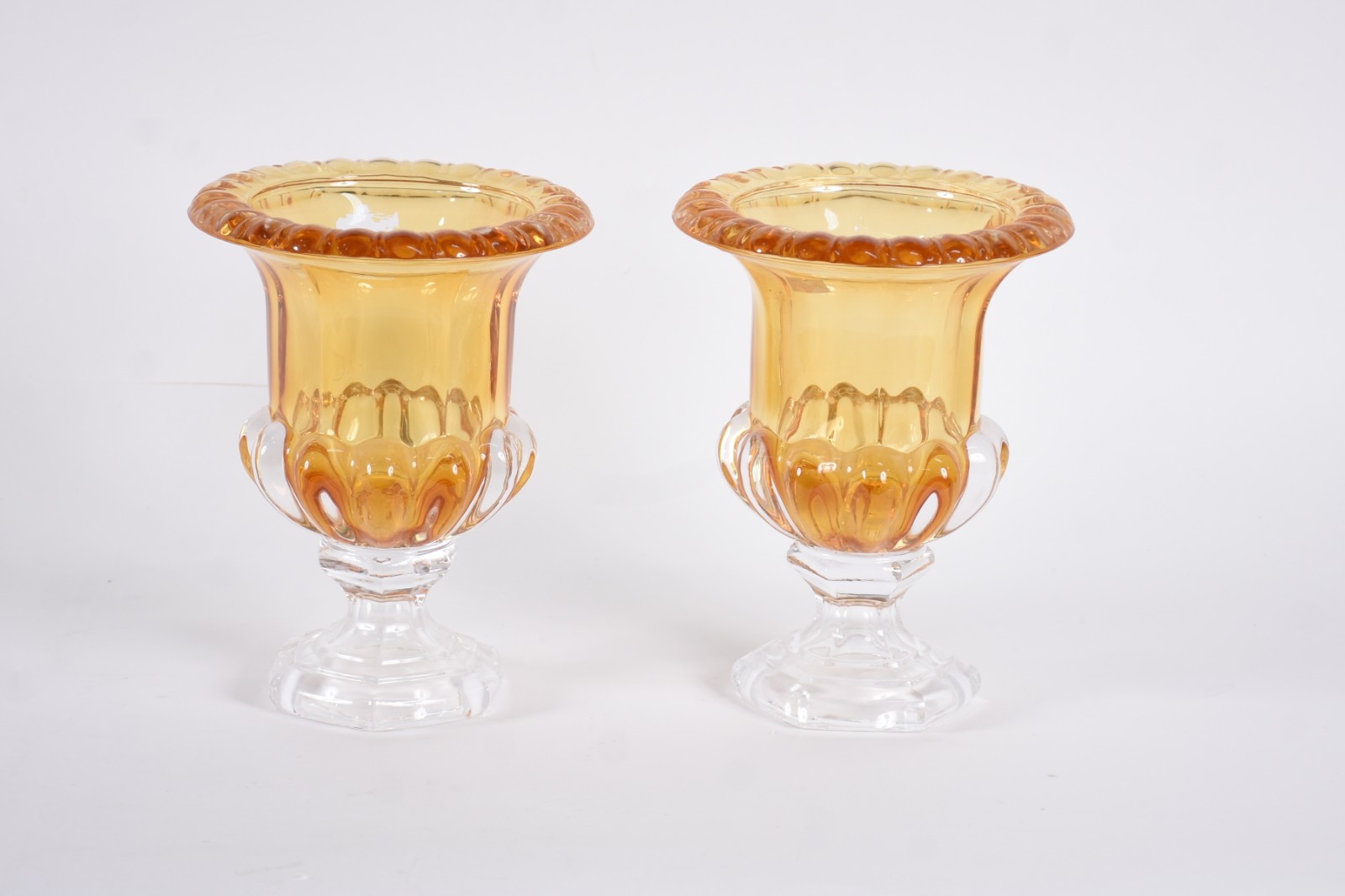 Par de vasos de vidro decorativo na cor laranja. - foto 4 de 9