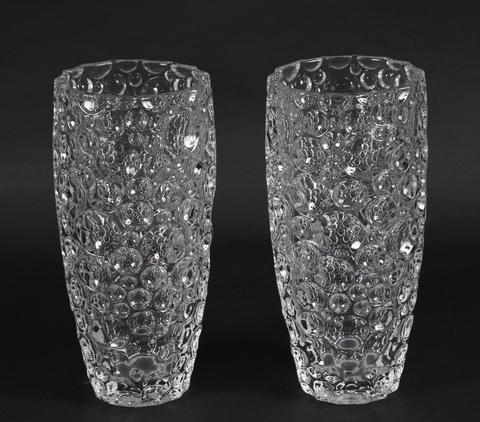 Par de vasos decorativos de vidro trabalhado. - foto 1 de 3