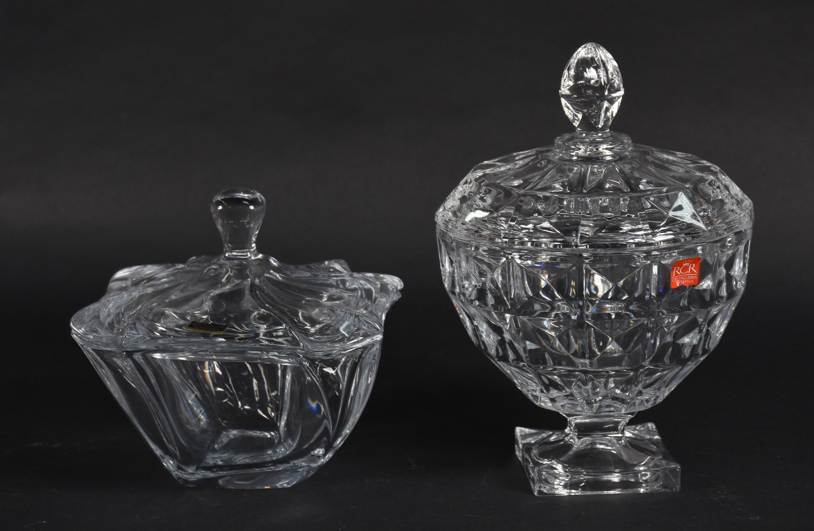 Duas peças de cristal da Bohemia, sendo compoteira e bomboniere. - foto 1 de 5