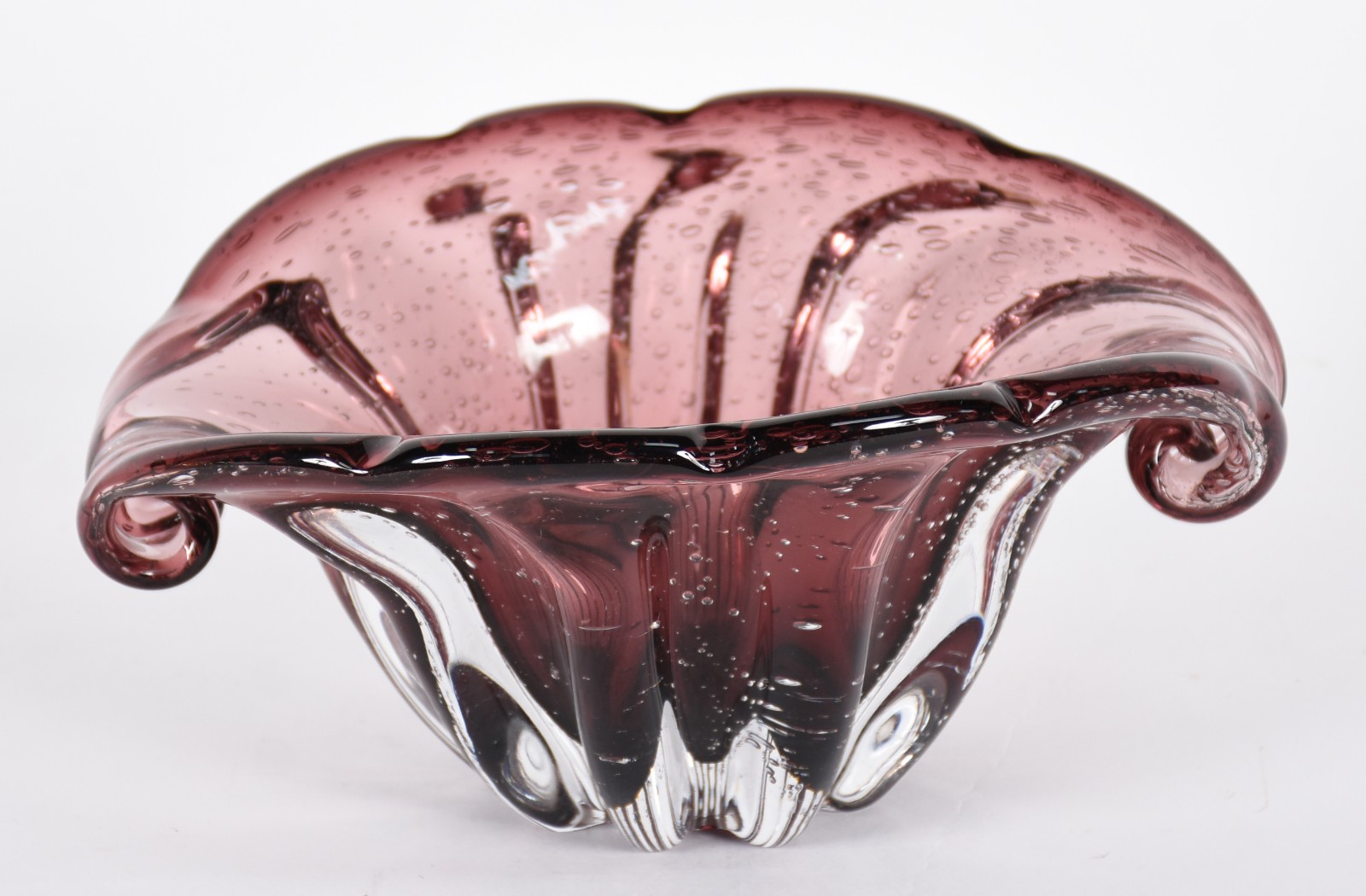 Bowl de vidro decorativo na cor violeta com pó de ouro. - foto 1 de 4