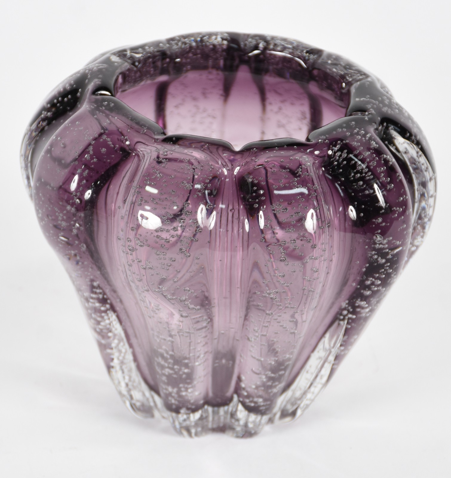 Bowl de vidro decorativo na cor violeta com pó de prata. - foto 1 de 5