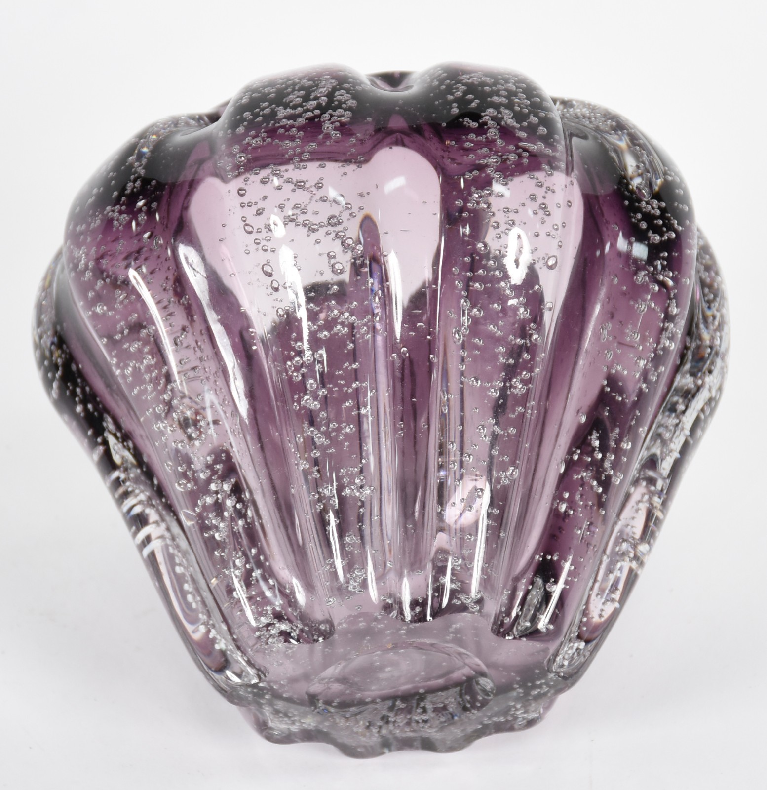 Bowl de vidro decorativo na cor violeta com pó de prata. - foto 4 de 5
