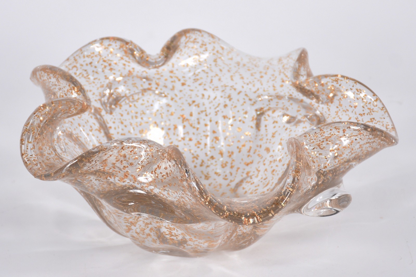 Bowl de vidro decorativo feitio "babado" com pó de ouro. - foto 1 de 3