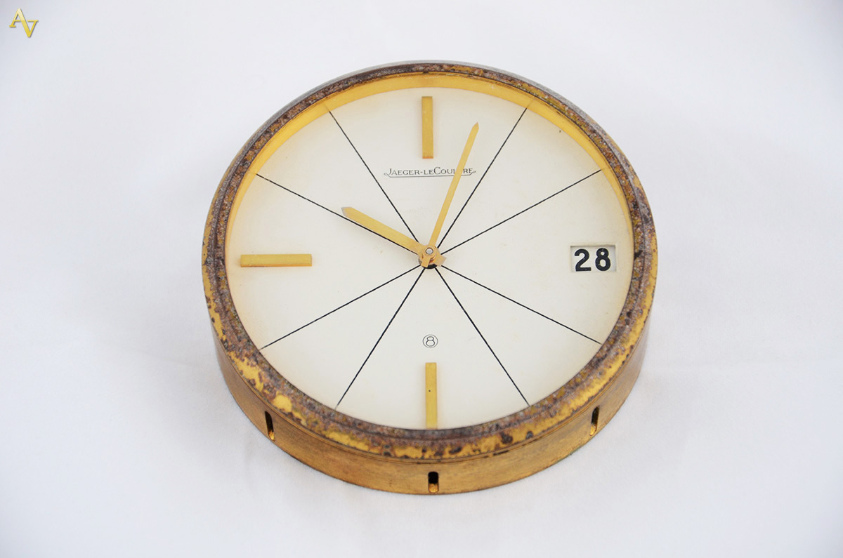 Relógio de mesa JAEGER LE COULTRE. Diâmetro: 9,5 cm (metal dourado...