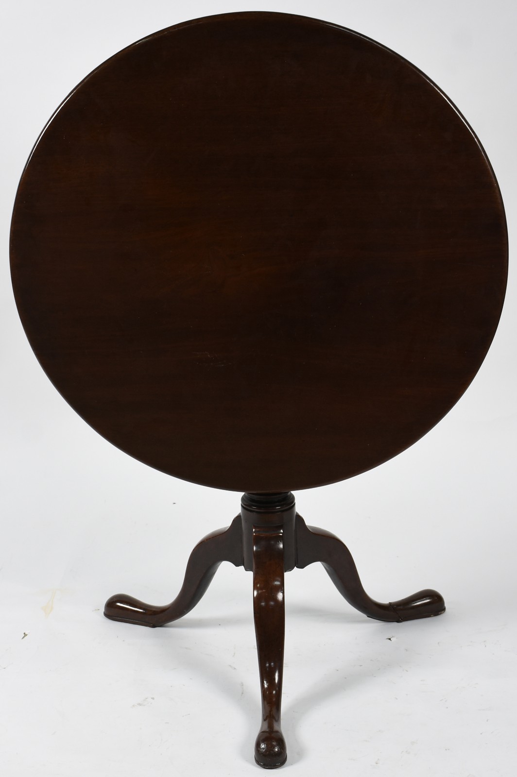 Mesa tilp top inglesa de madeira nobre, feitio redondo, base na forma... - foto 1 de 4