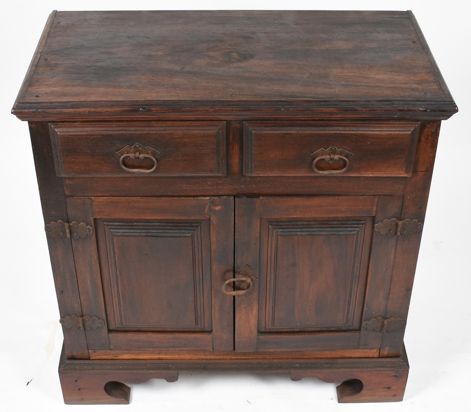 Comoda de madeira nobre, duas portas e duas gavetas com puxadores de... - foto 3 de 5