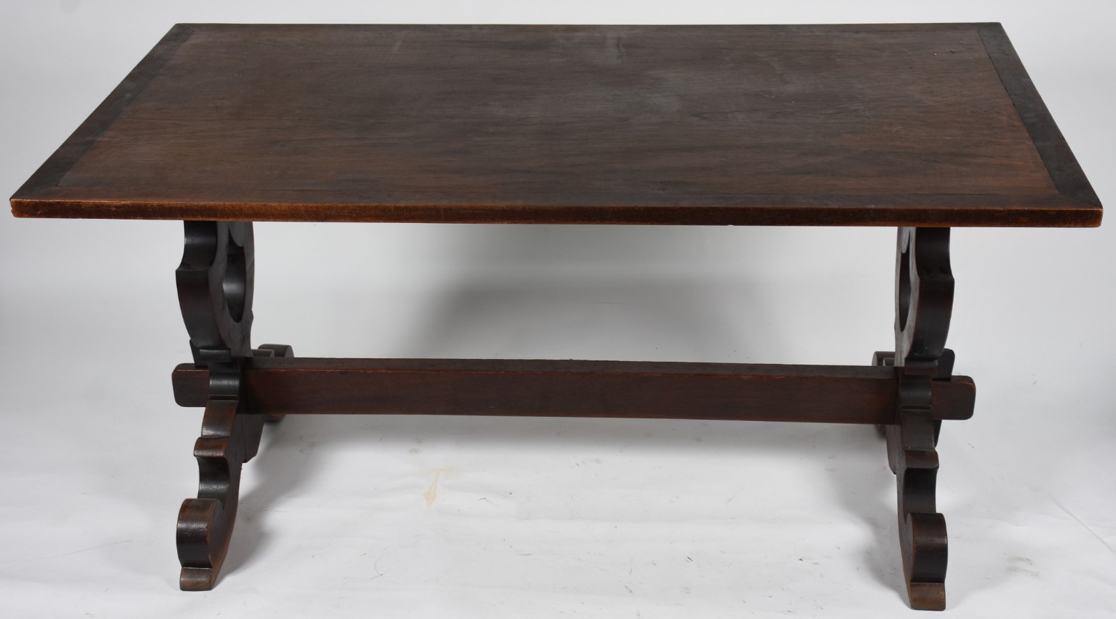 Conjunto de mesa de jantar de madeira nobre, estilo colonial... - foto 2 de 7