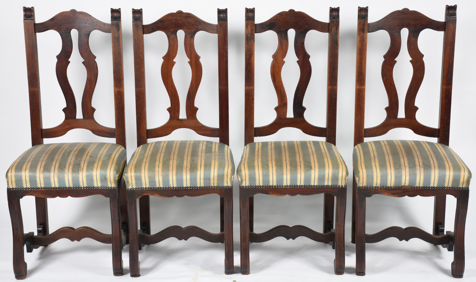 Conjunto de mesa de jantar de madeira nobre, estilo colonial... - foto 3 de 7