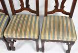 Conjunto de mesa de jantar de madeira nobre, es... - Conjunto de mesa de jantar de madeira nobre, estilo colonial brasileiro, pernas recortadas ligadas por trave inferior, acompanham 4 cadeiras com...