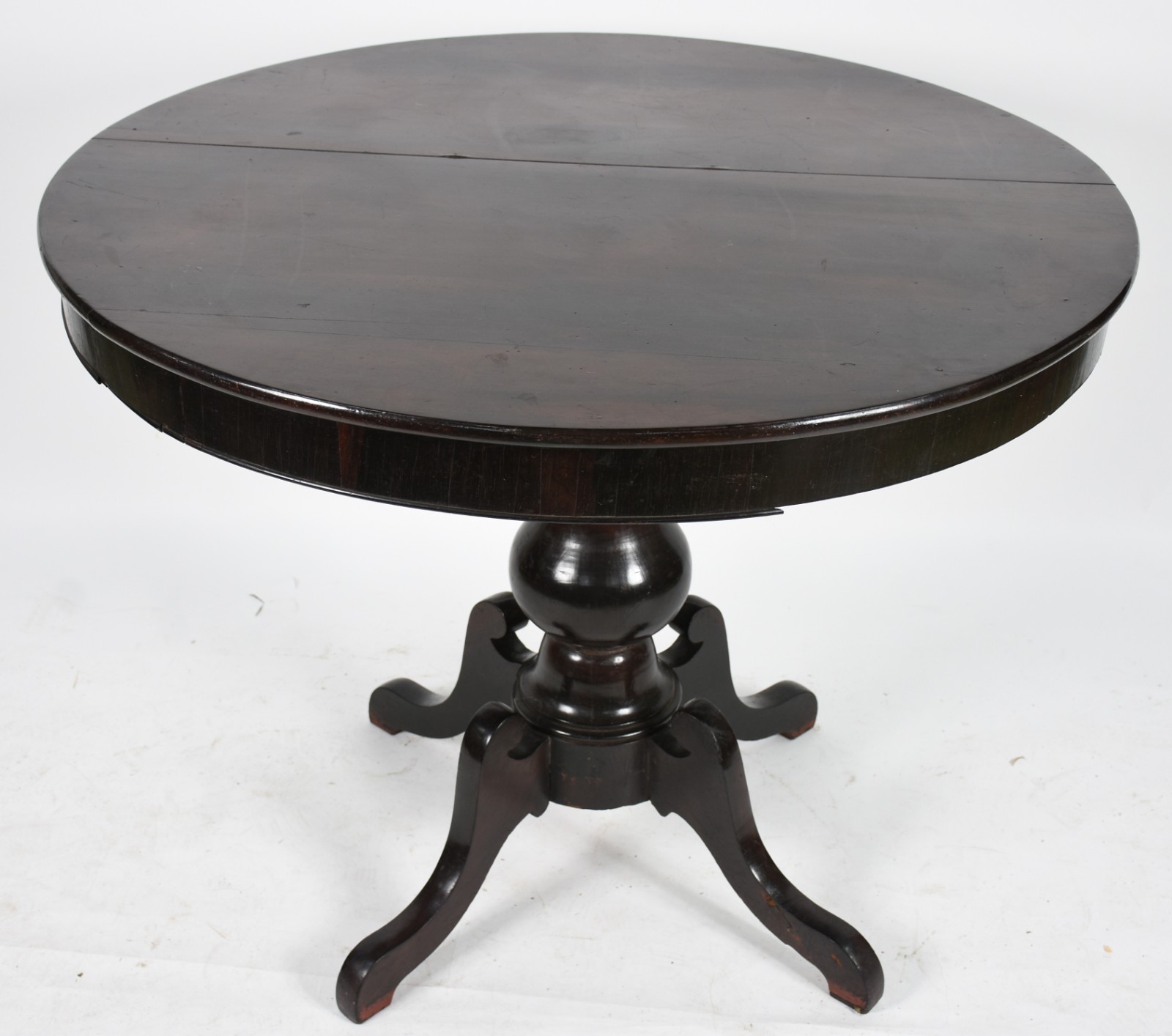 Mesa de jantar de madeira nobre feitio redondo, base em feitio... - foto 2 de 5