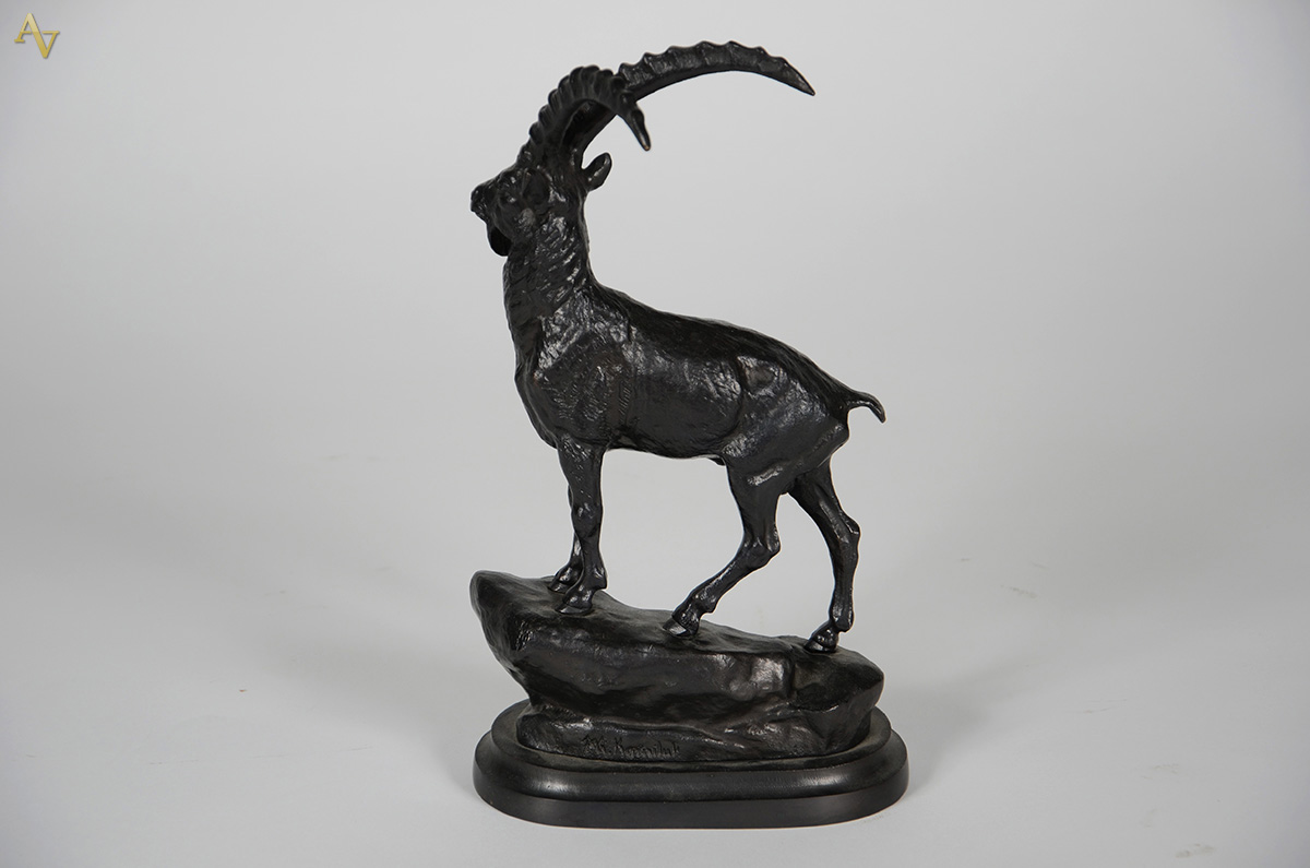 A K. KORNILUK - Escultura em bronze representando Carneiro. Altura... - foto 2 de 3